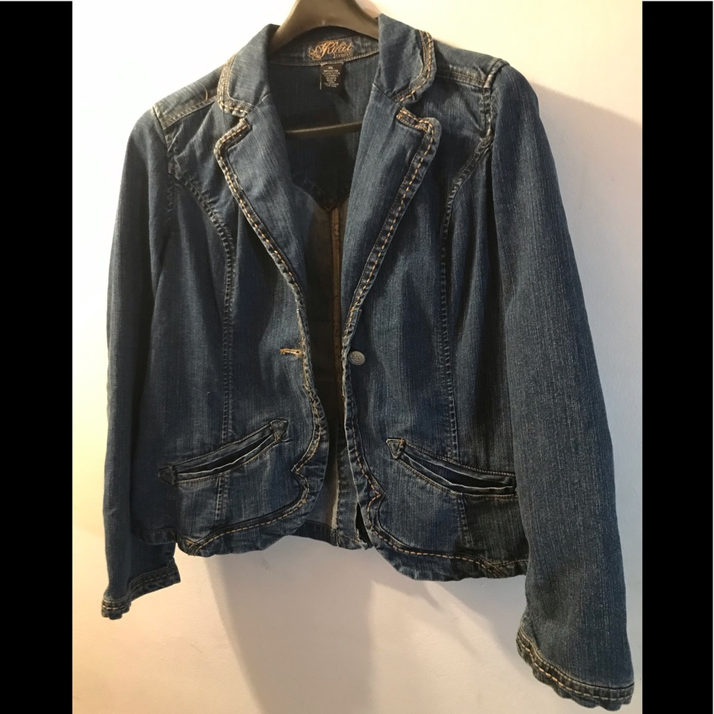 Kikit jeans jacket for women condition Good